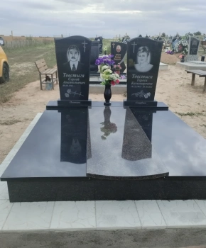 Памятник двойной 137